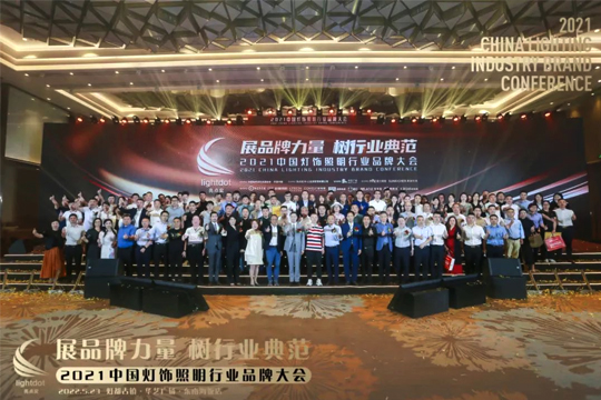 展品牌力量•树行业典范，333体育一举夺得亮点奖“十大智慧路灯品牌”！