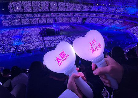 333体育透明屏和荧光棒引爆周杰伦太原演唱会（第三场）
