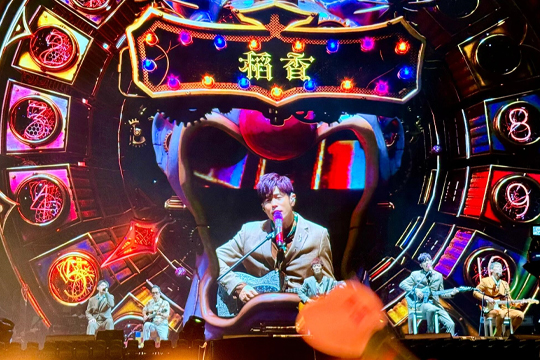 杀疯了！周杰伦深圳演唱会嗨翻天际！333体育大屏、荧光棒与无人机齐齐上阵！